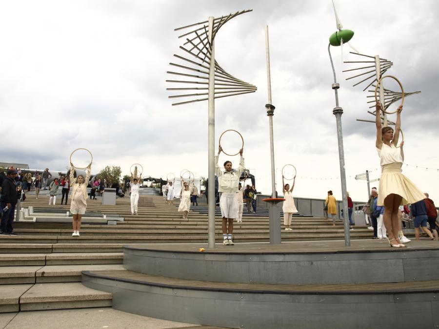 STILL LIFE IN THE CITY